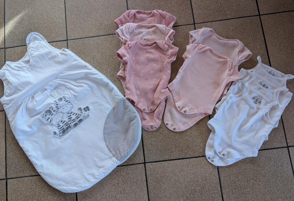 Slaapzak en 8 rompertjes voor de allerkleinsten, Ophalen of Verzenden, Zo goed als nieuw, Slaapzak