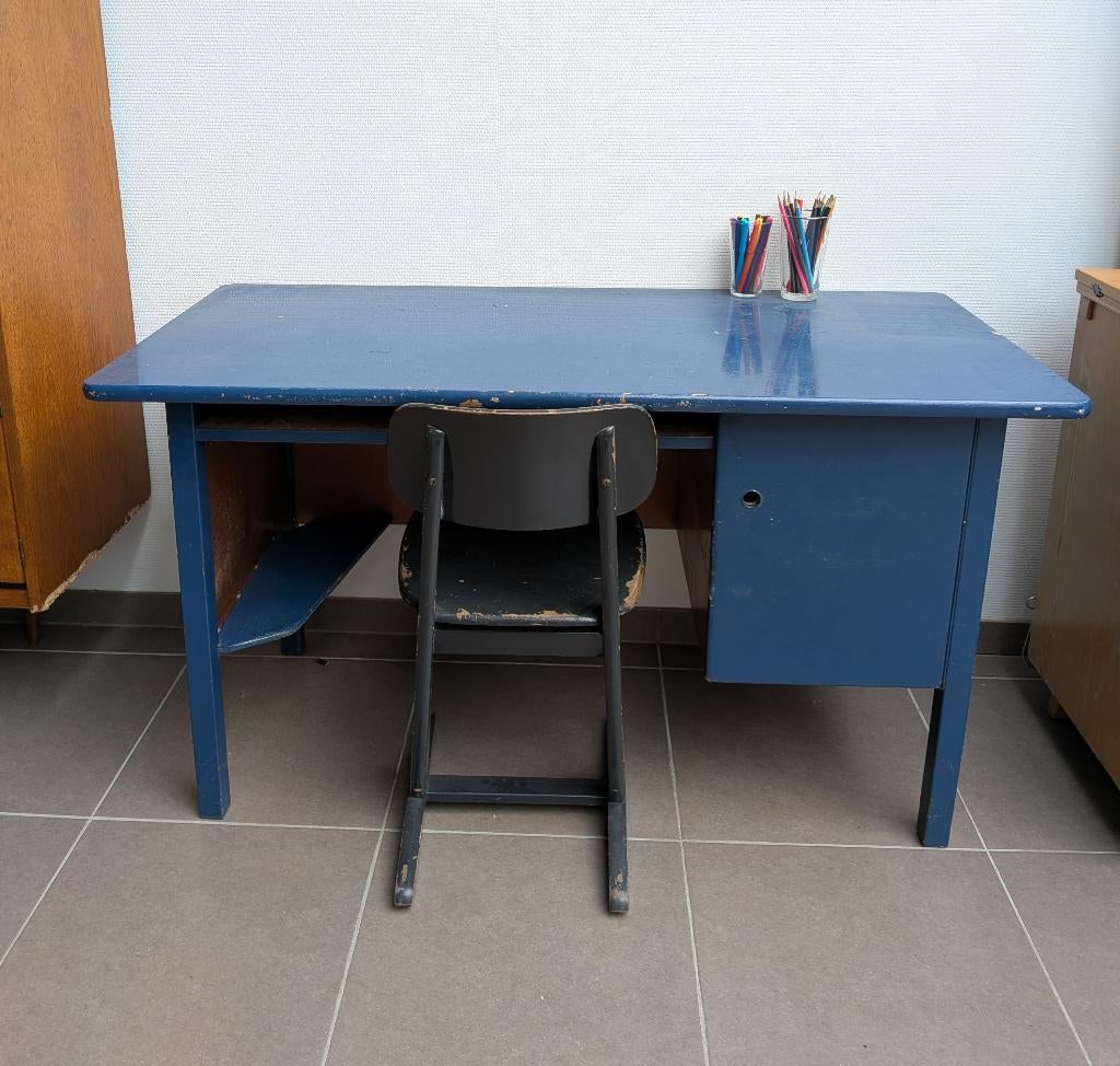 Vintage kinderbureau en stoeltje, Huis en Inrichting, Bureaus, Ophalen, Met lades, Gebruikt, Hout