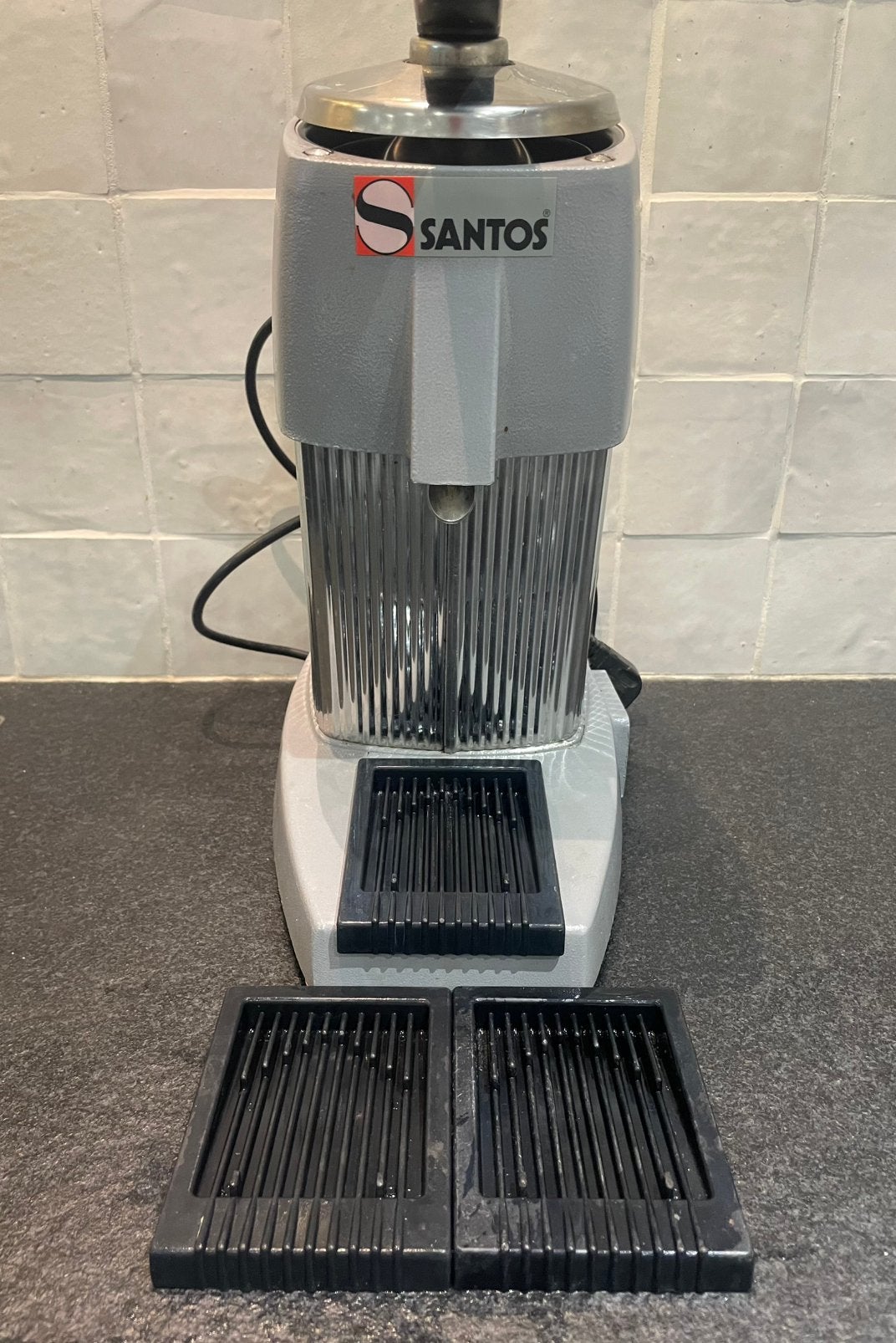 Santos automatische citruspers, Elektronische apparatuur, Ophalen, Zo goed als nieuw, Citruspers