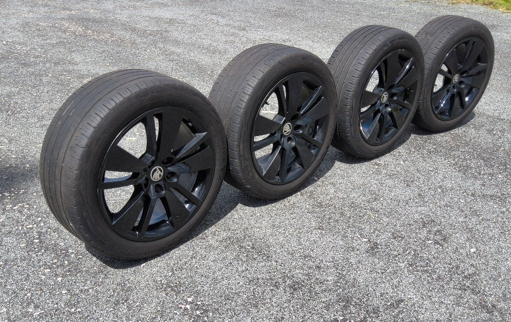 Belles roues été 235/45-18, originales Skoda, Autos : Pièces & Accessoires, Pneus et Jantes, Pneus été, 18 pouces, Enlèvement