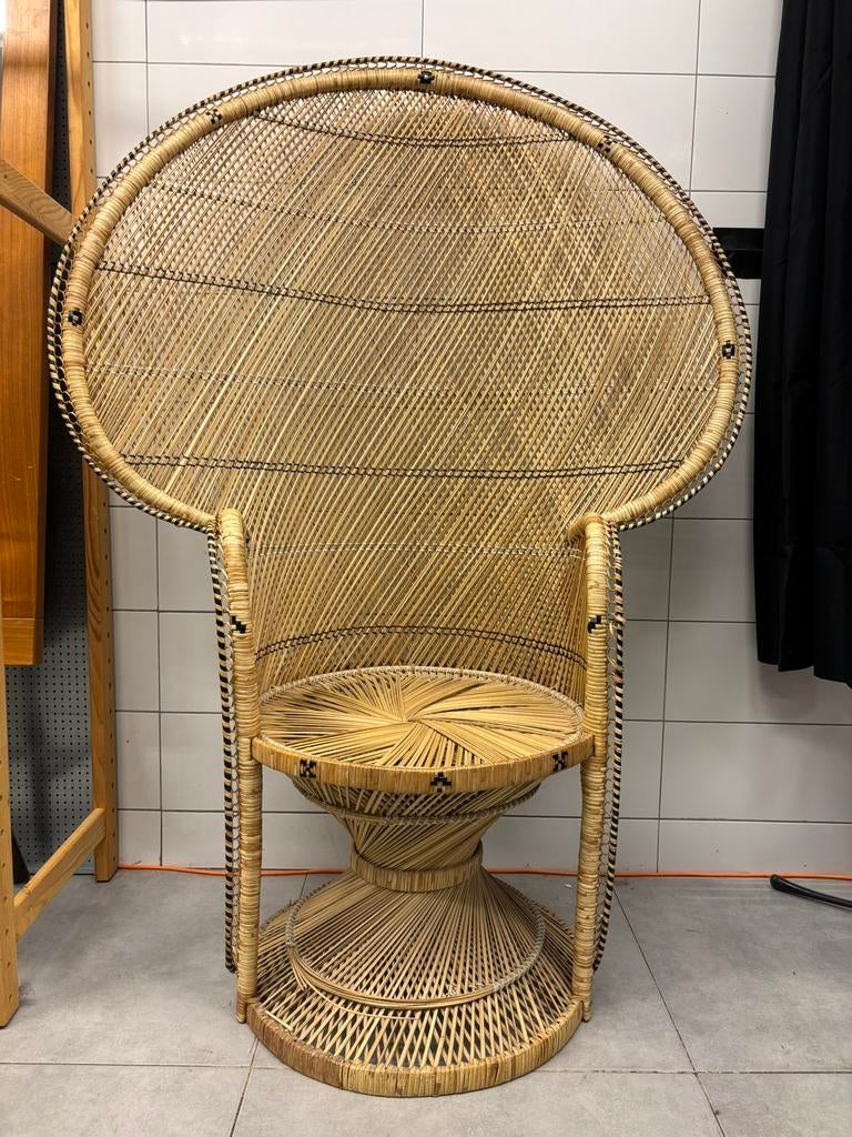 Prachtige vintage rotan pauwstoel (breda), Ophalen, Zo goed als nieuw