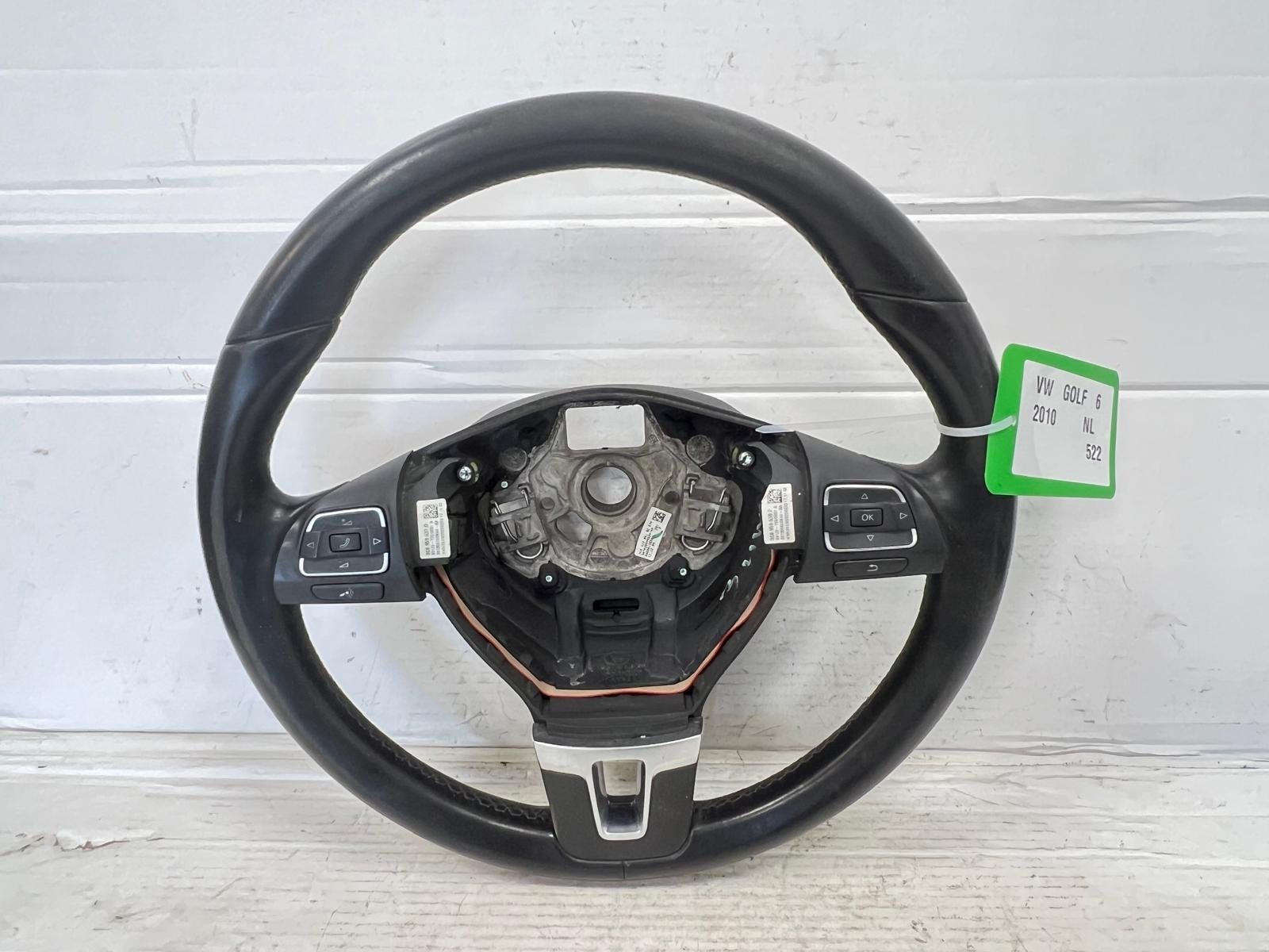 Volant noir pour Volkswagen Golf 6 (2008-2012), Volkswagen, Volkswagen AG, Vw@volkswagen.de, Utilisé