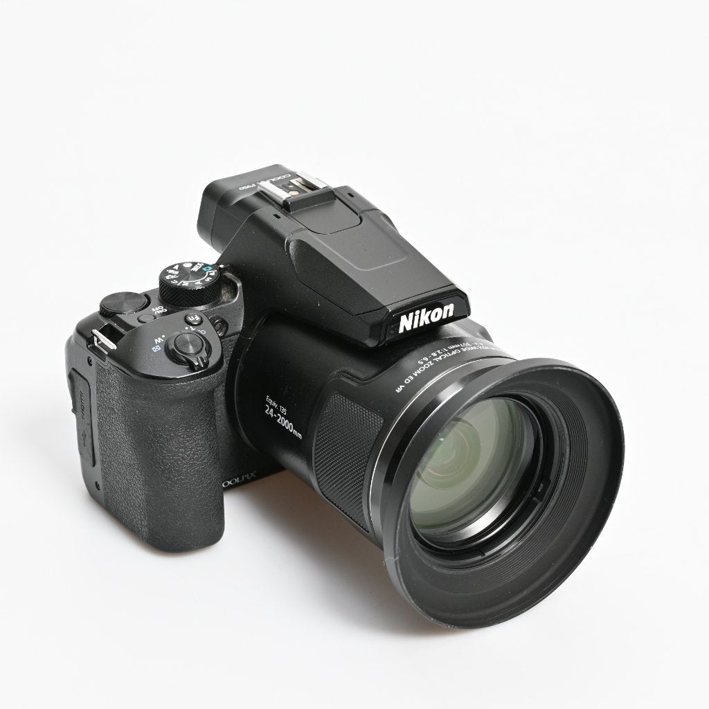 Nikon Coolpix P950, TV, Hi-fi & Vidéo, Appareil photo bridge, Enlèvement ou Envoi, Écran inclinable/pivotant, Utilisé