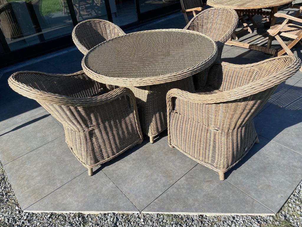 Tuintafel rond en 4 stoelen wicker, Tuin en Terras, Tuintafels, Ophalen, Zo goed als nieuw, Rond, Wicker