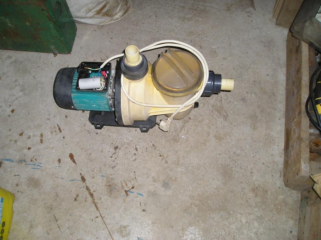 vend cet pompe ,pour piscine 220 v, Jardin & Terrasse, Enlèvement, Comme neuf, Pompe