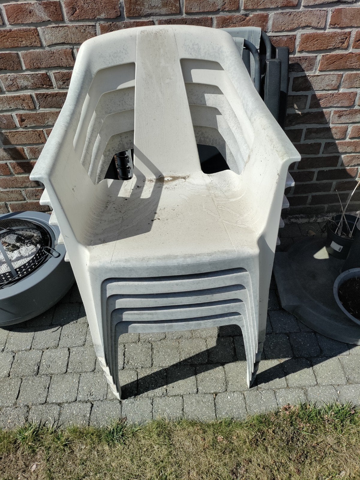 5 stevige witte stoelen, Ophalen