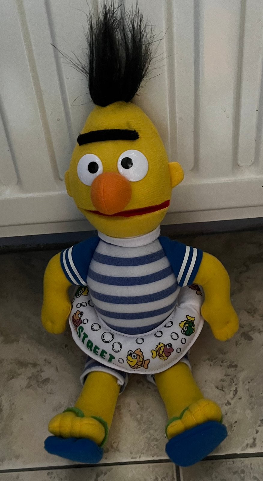 Bert van sesamstraat met zwemband, Ophalen, Zo goed als nieuw