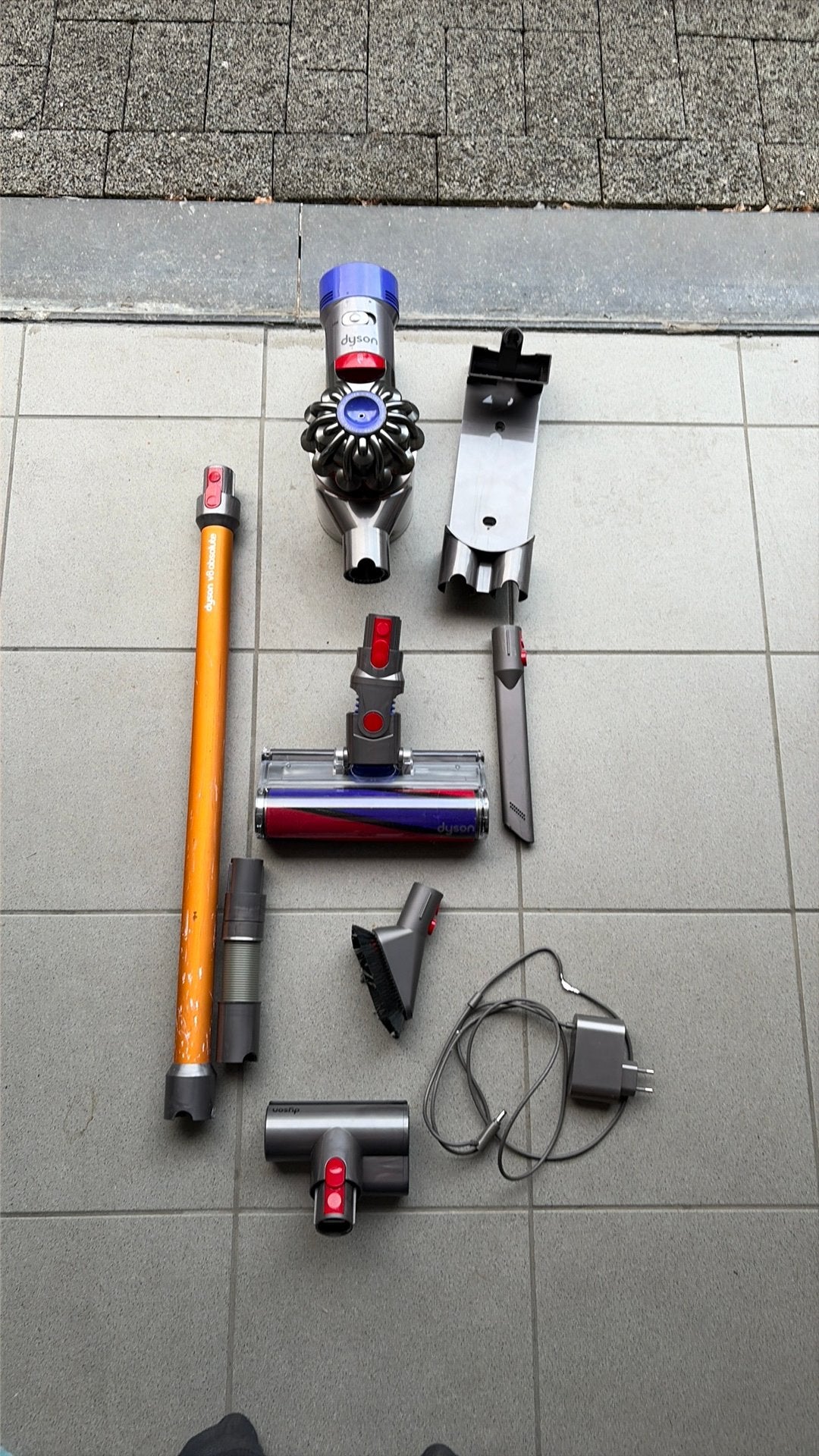 Dyson V8 steelstofzuiger met accessoires, Elektronische apparatuur, Ophalen, Gebruikt, Reservoir, Steelstofzuiger
