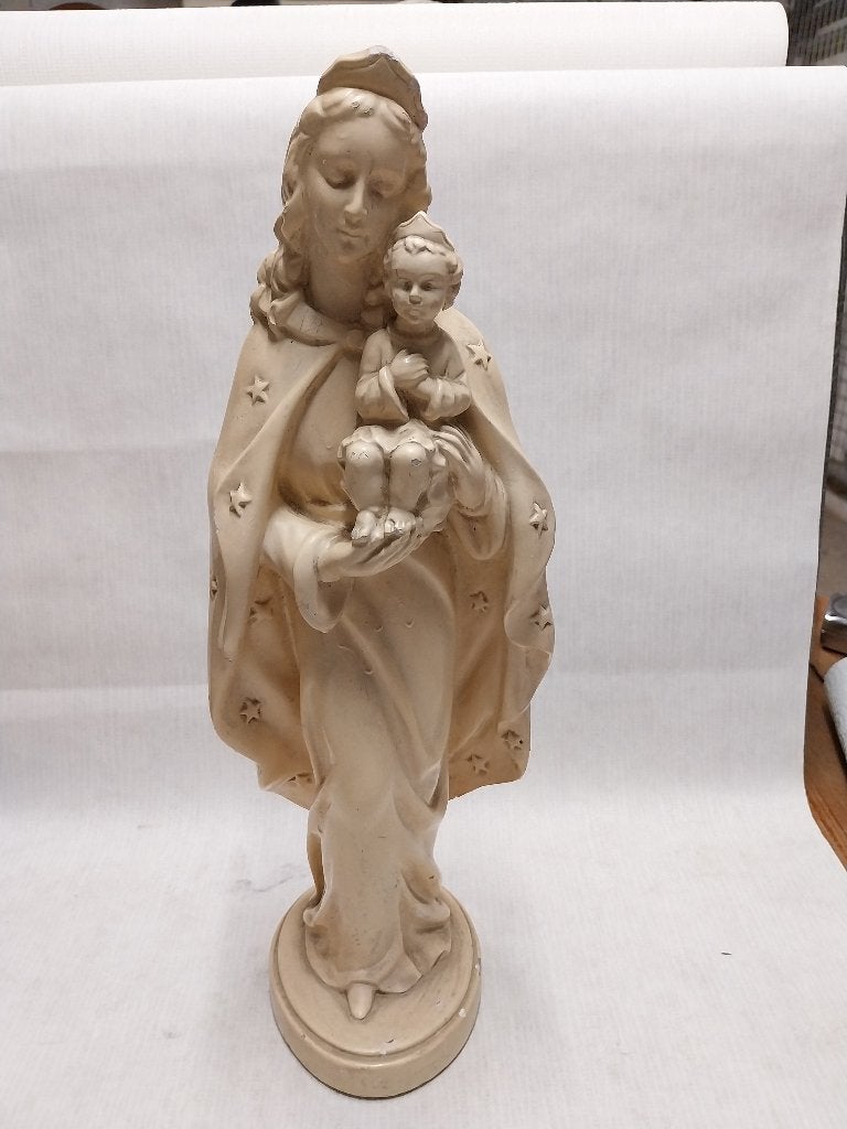 Statue de Marie en plâtre représentant la Vierge à l'enfant, Enlèvement ou Envoi