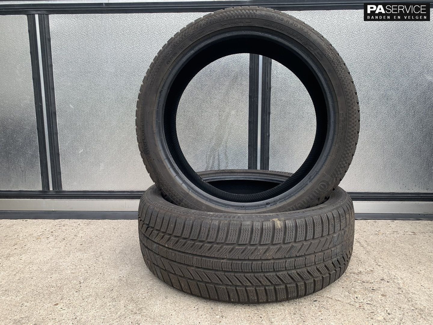2x Continental 235 45 20 Winterbanden met 7,4 mm, Auto-onderdelen, Gebruikt, Velg(en), -, -