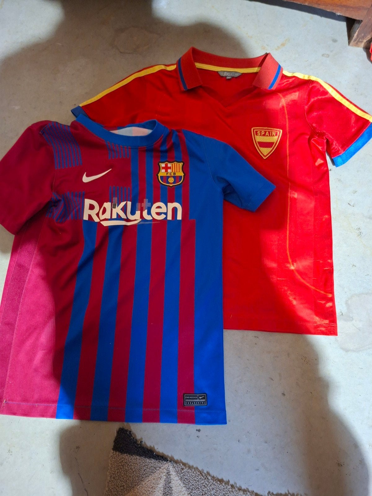 Maillots de football de Barcelone et de l'Espagne, Enlèvement
