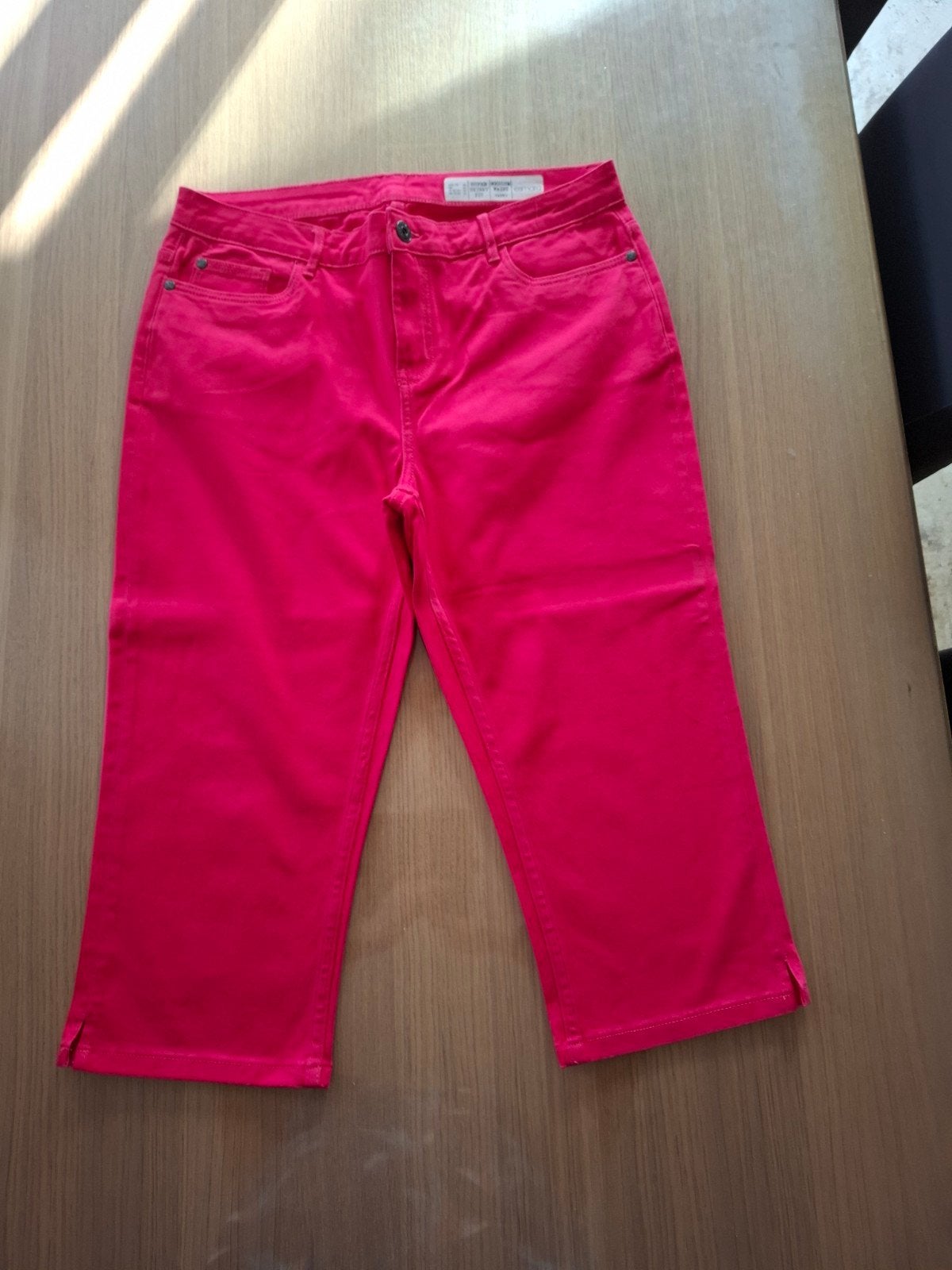 Nieuwe roze capri broek, Kleding | Dames, Broeken en Pantalons, Ophalen, Nieuw, Maat 42/44 (L), Roze