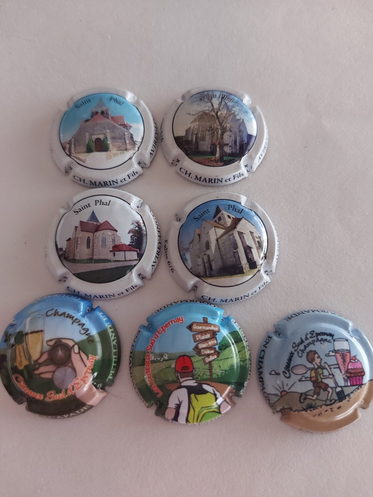7 champagne capsules in prima staat, Envoi
