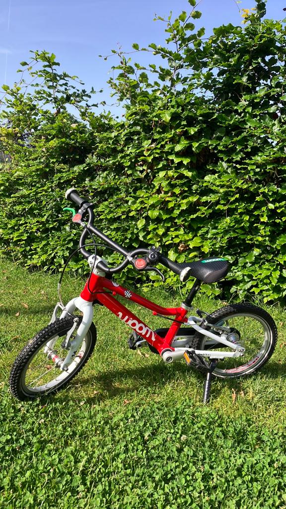Kinderfiets - Woom 2, Fietsen en Brommers, Fietsen | Kinderfietsjes, Ophalen, Zo goed als nieuw, Zijwieltjes