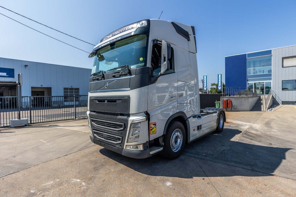 Volvo FH 500 + INTARDER + HYDR. (bj 2017), Auto's, Automaat, Achterwielaandrijving, Overige brandstoffen, Wit