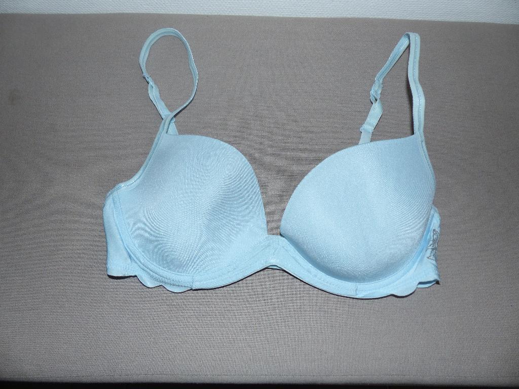 Sloggi lichtblauwe BH 75B, Kleding | Dames, Ondergoed en Lingerie, BH, Blauw, Ophalen of Verzenden