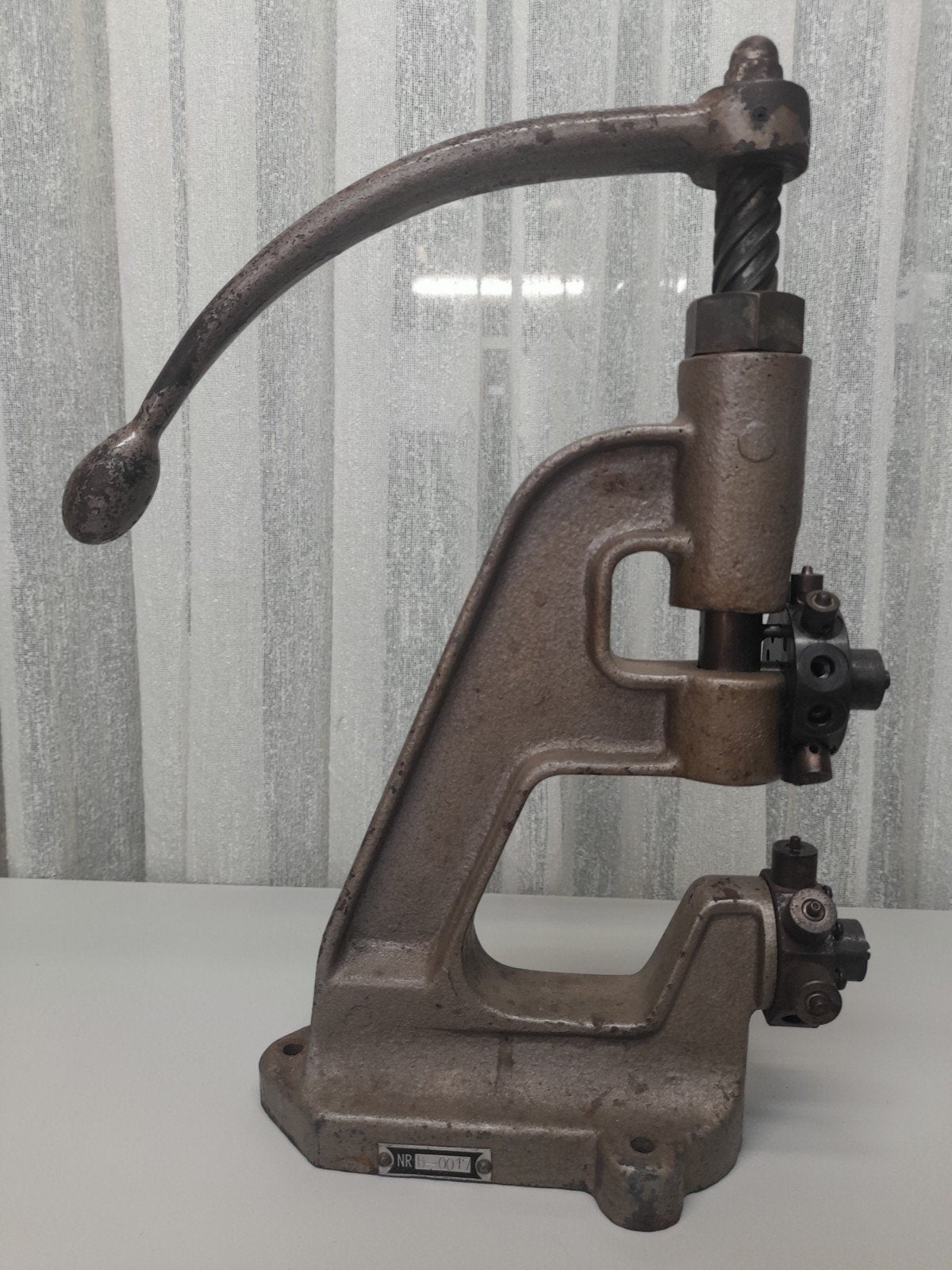 Presse de table Revolver., Enlèvement