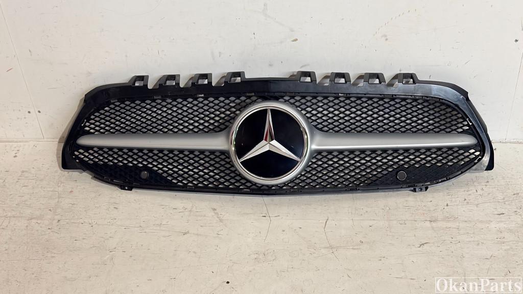 Calandre Mercedes-Benz Classe A W177 A1778880000, Mercedes-Benz AG, Mercedes-Benz, Utilisé, Mercedesstrasse 120
70372  Stuttgart, DE