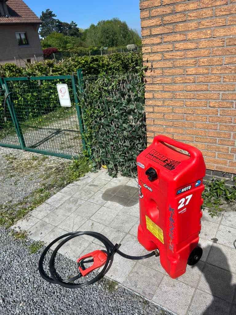 Jerricane, benzine voor motorfietsen, Motoren, Ophalen