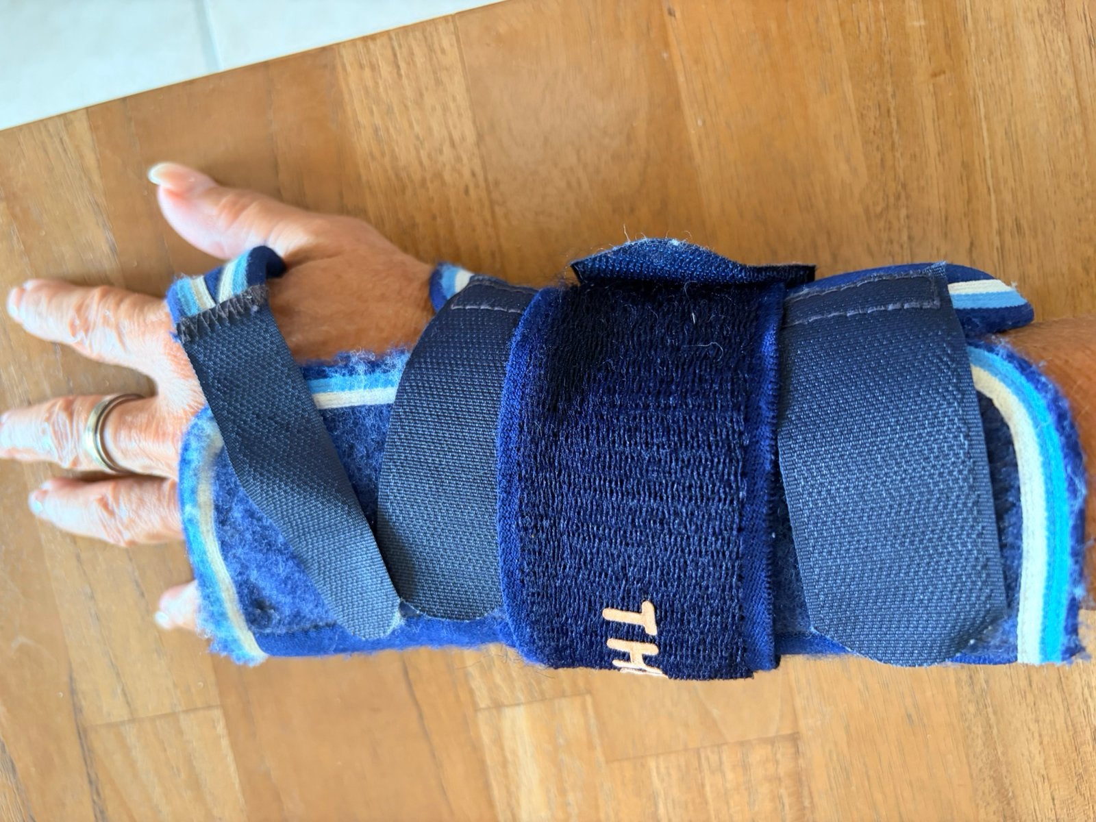 Attelle poignet gauche, Dieren en Toebehoren, Hondenkleding, Ophalen of Verzenden, Zo goed als nieuw