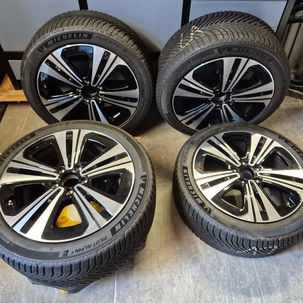 Nieuwe velgen met nieuwe winterbanden, Ophalen, 18 inch, Velg(en), Nieuw