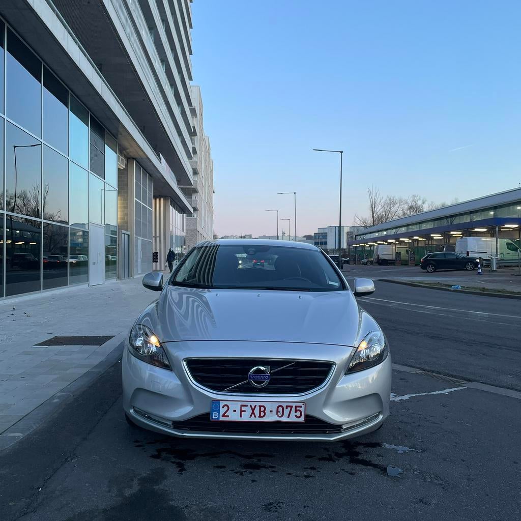 Volvo V40 D2, Autos, Cuir, Achat, 4 portes, Noir