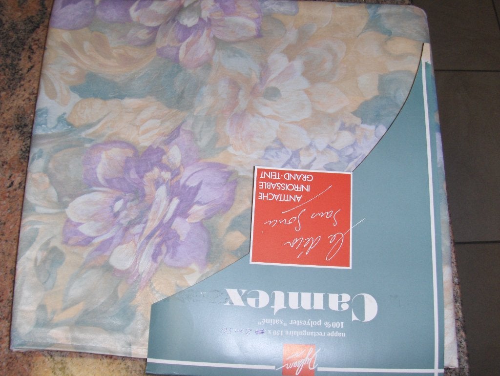 Nappe antitache et infroissable. Pas de repassage., Maison & Meubles, Nappes, Nappe, Enlèvement ou Envoi, Neuf, Polyester