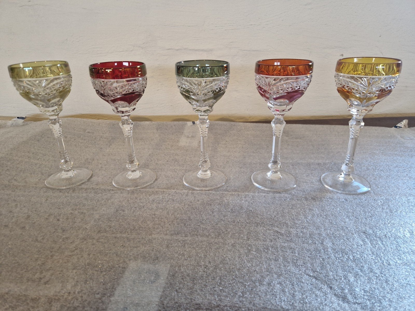 Verres en cristal taillé, Enlèvement
