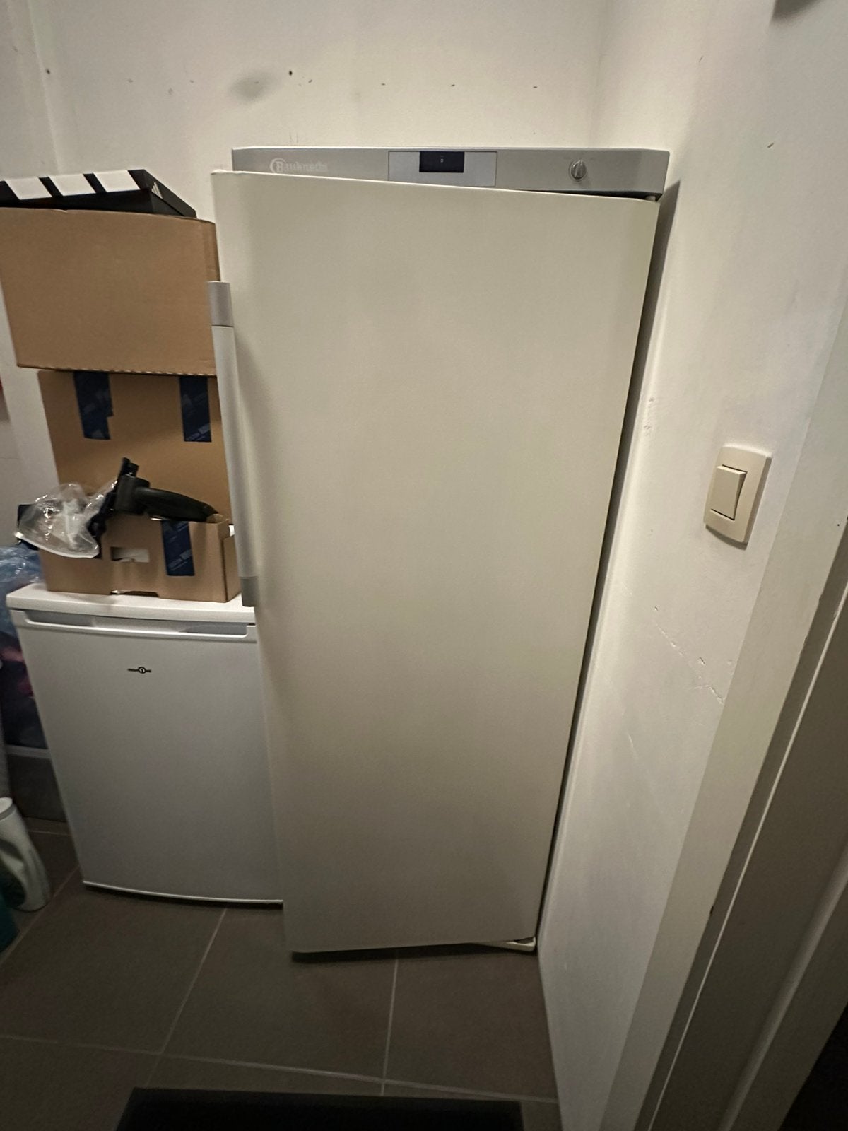 Frigo, Sans bac à congélation, Utilisé, 200 litres ou plus, 45 à 60 cm