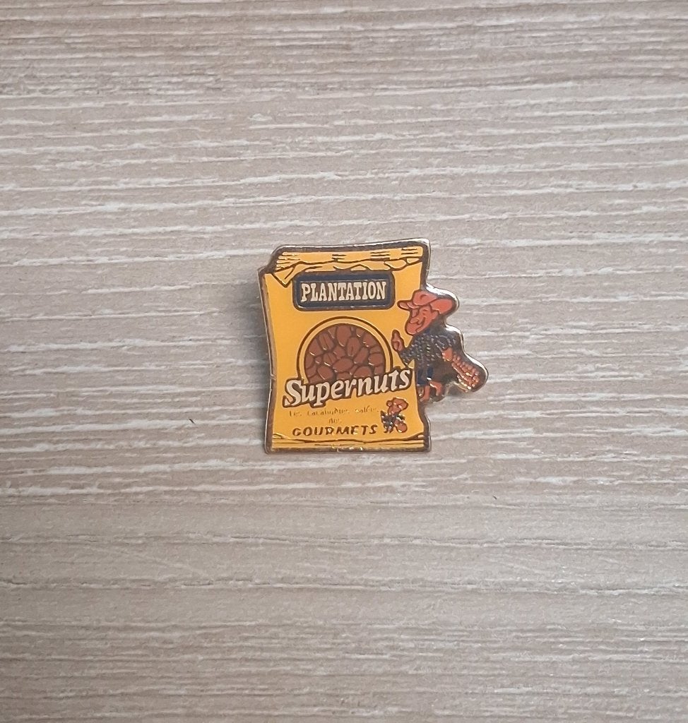 PIN - PLANTATION SUPERNUTS - PEANUTS - NOOTJES, Verzenden, Gebruikt, Merk, Speldje of Pin