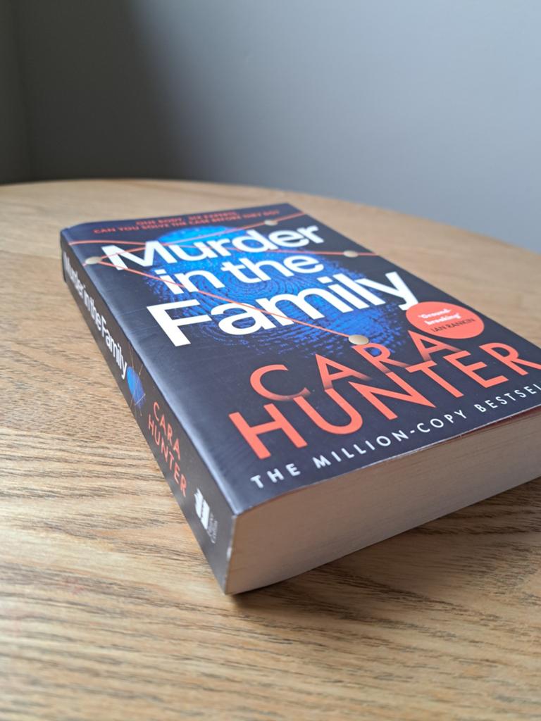 Murder in the Family by Cara Hunter, Livres, Science-fiction, Enlèvement ou Envoi