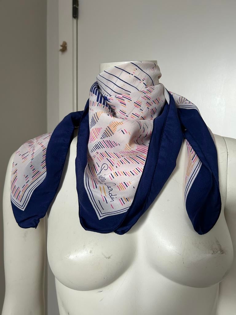 Pierre Cardin foulard soie naturelle motifs, Enlèvement ou Envoi, Comme neuf