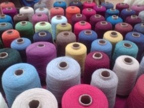 100% Alpaca wol en 100% Baby Alpaca breiwol op cone (kegel), Hobby en Vrije tijd, Breien en Haken, Verzenden, Nieuw, Breien, Machine