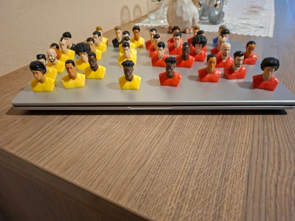 36 Voetbalfiguurtjes / Rode Duivels / Carrefour, Verzamelen, Ophalen of Verzenden, Zo goed als nieuw, Beeldje of Poppetje