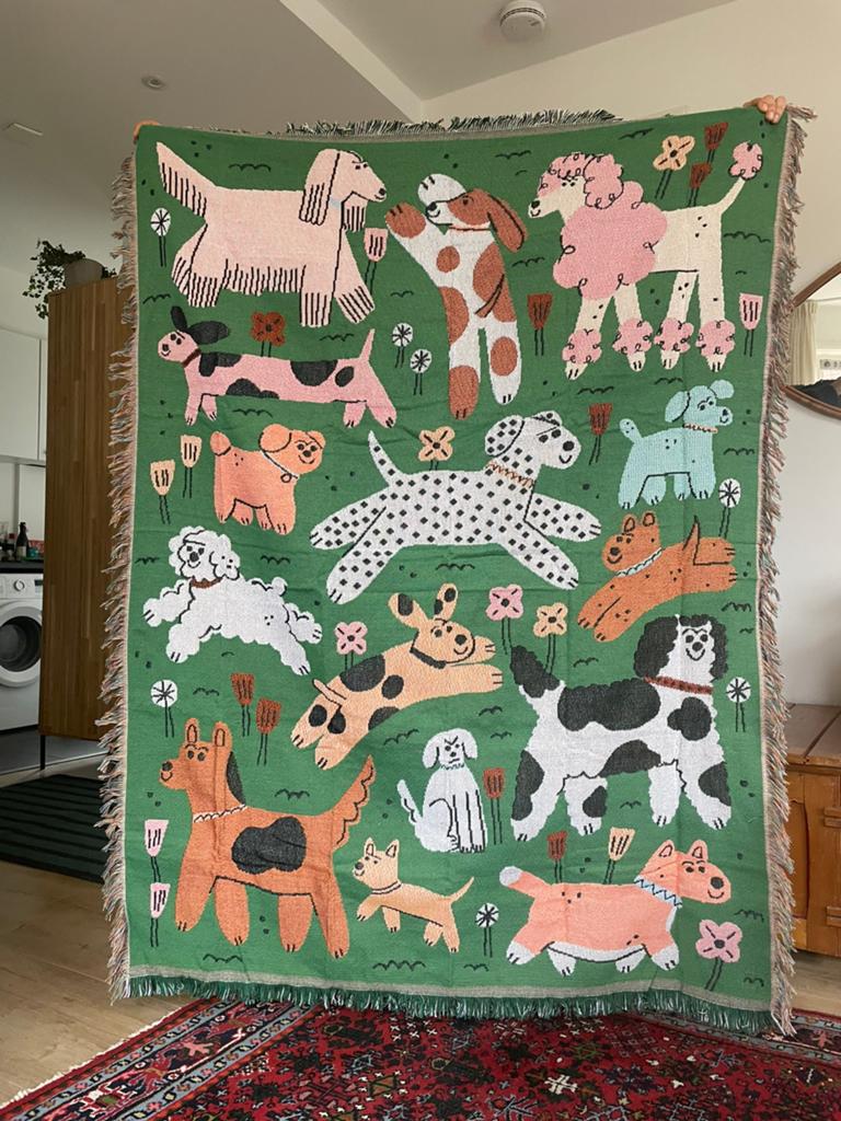 Vrolijk tapijt met honden, Huis en Inrichting, Stoffering | Tapijten en Vloerkleden, Ophalen of Verzenden, Zo goed als nieuw