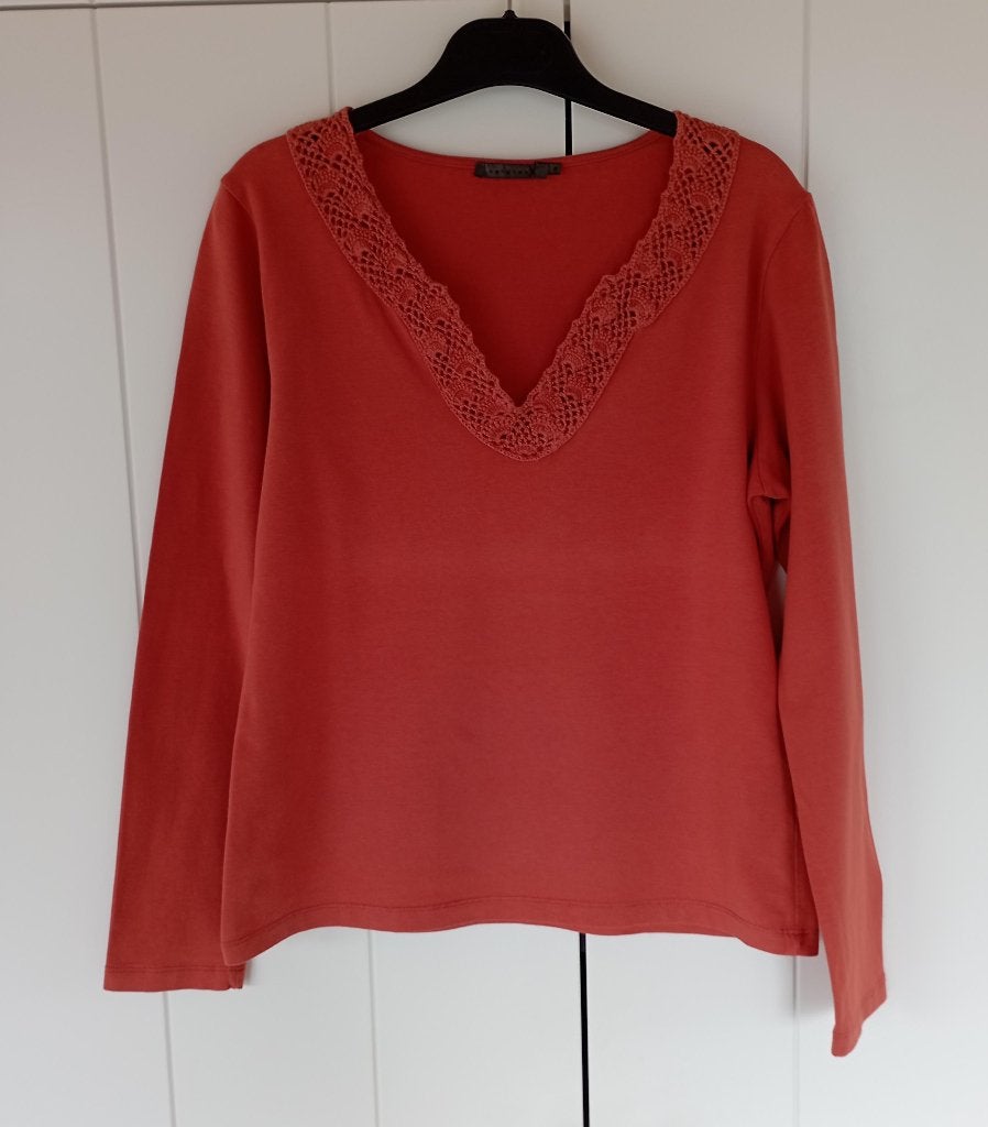 Xandres roestbruine longsleeve met V-hals M, Maat 38/40 (M), Oranje, Ophalen of Verzenden, Gedragen