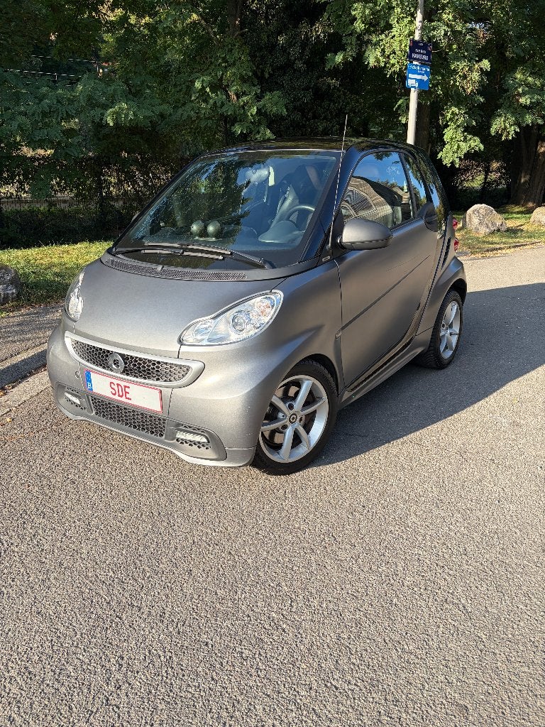Smart ForTwo 1.0 MHD 71 ch – automatique – 124.000 km, Auto's, Automaat, Achterwielaandrijving, Leder, Bedrijf