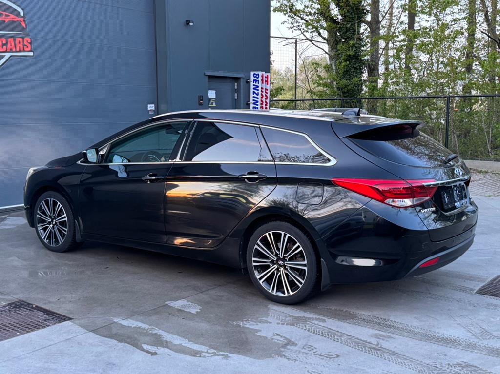 Hyundai i40 SW 1.7 CRDi Premium Automaat FULL, Auto's, Automaat, 4 cilinders, 1685 cc, Zwart