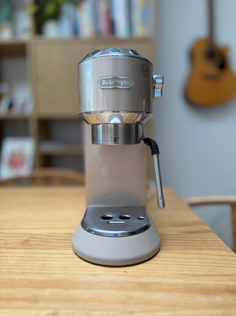Delonghi Dedica (Crème kleur), Electroménager, Enlèvement, Comme neuf