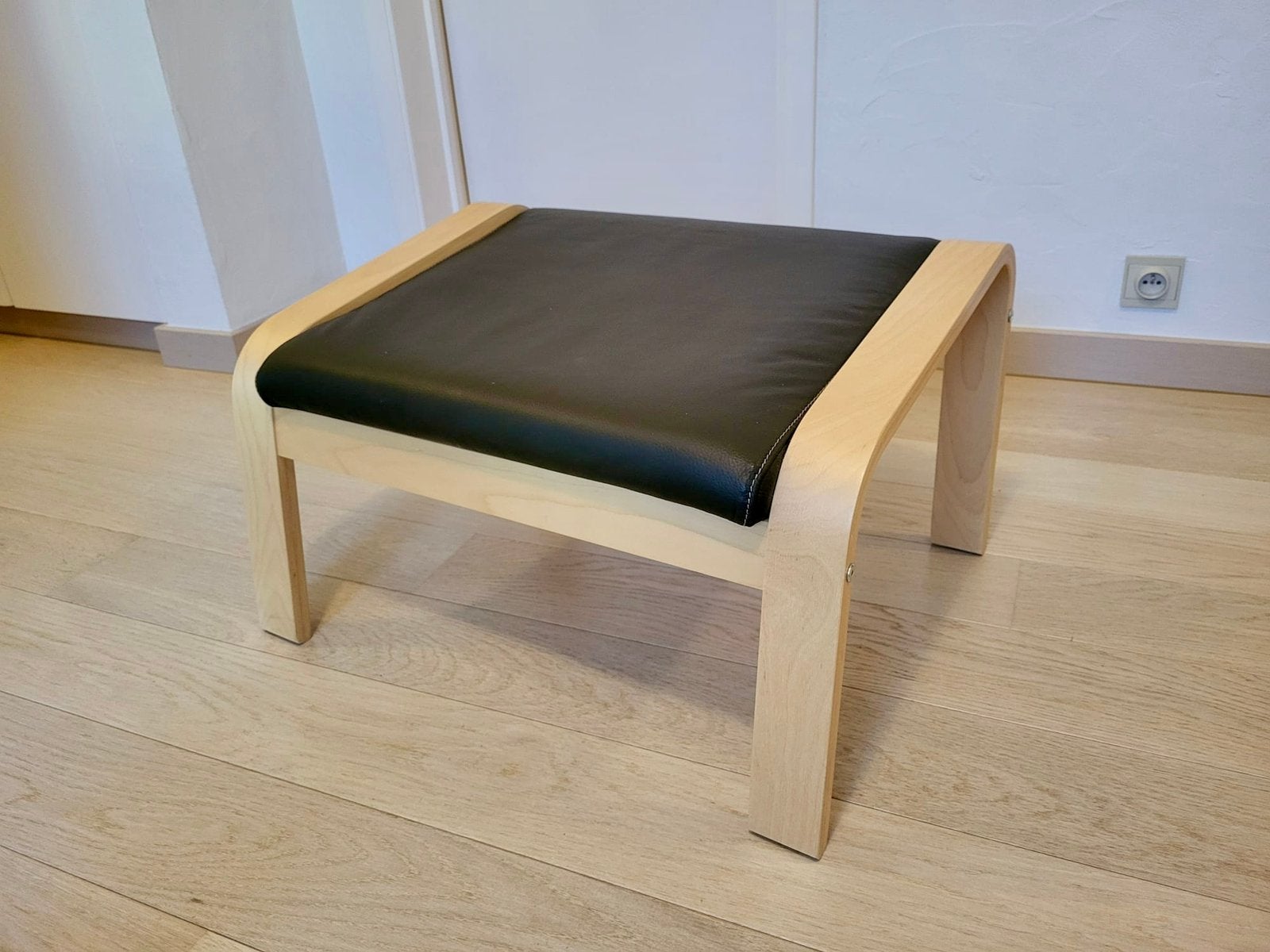 Repose-pieds plaqué bouleau IKEA Poang très bon état, Enlèvement, Comme neuf, Cuir
