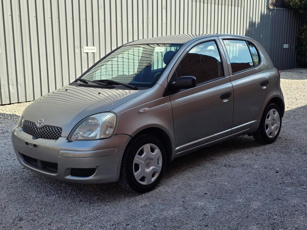 TOYOTA YARIS 1.0 BENZINE/5 DEUREN/1850 €, Auto's, Voorwielaandrijving, Testrit aan huis, Stof, Zwart