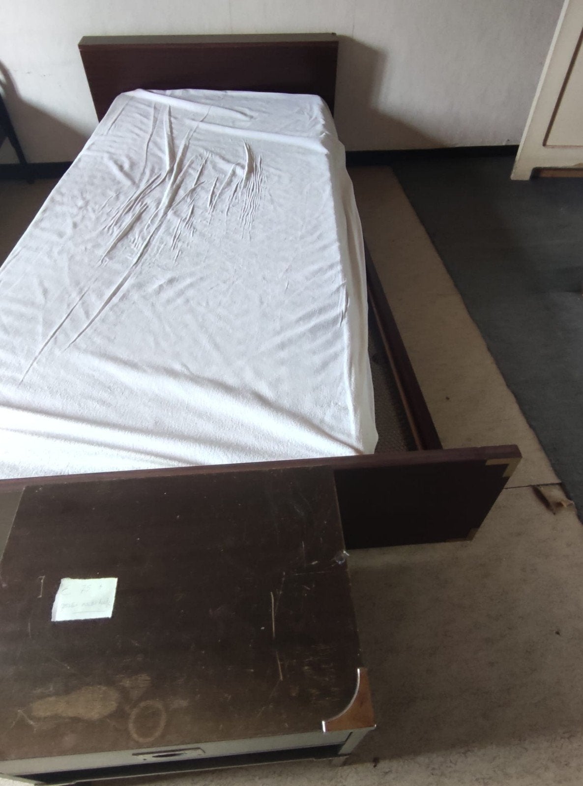 1 persoon bed  bruin., Huis en Inrichting, Slaapkamer | Bedden, Ophalen, Bruin