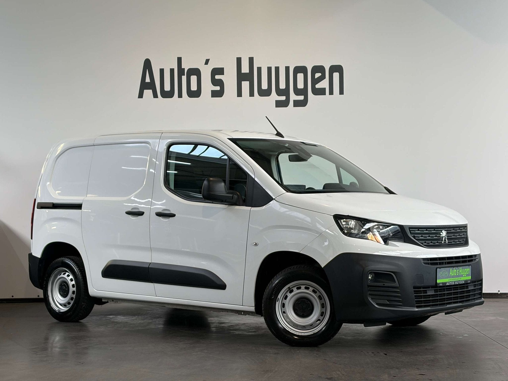 Peugeot Partner 1.2 PureTech L1 Light (bj 2022), Auto's, Stof, Gebruikt, 1199 cc, Wit