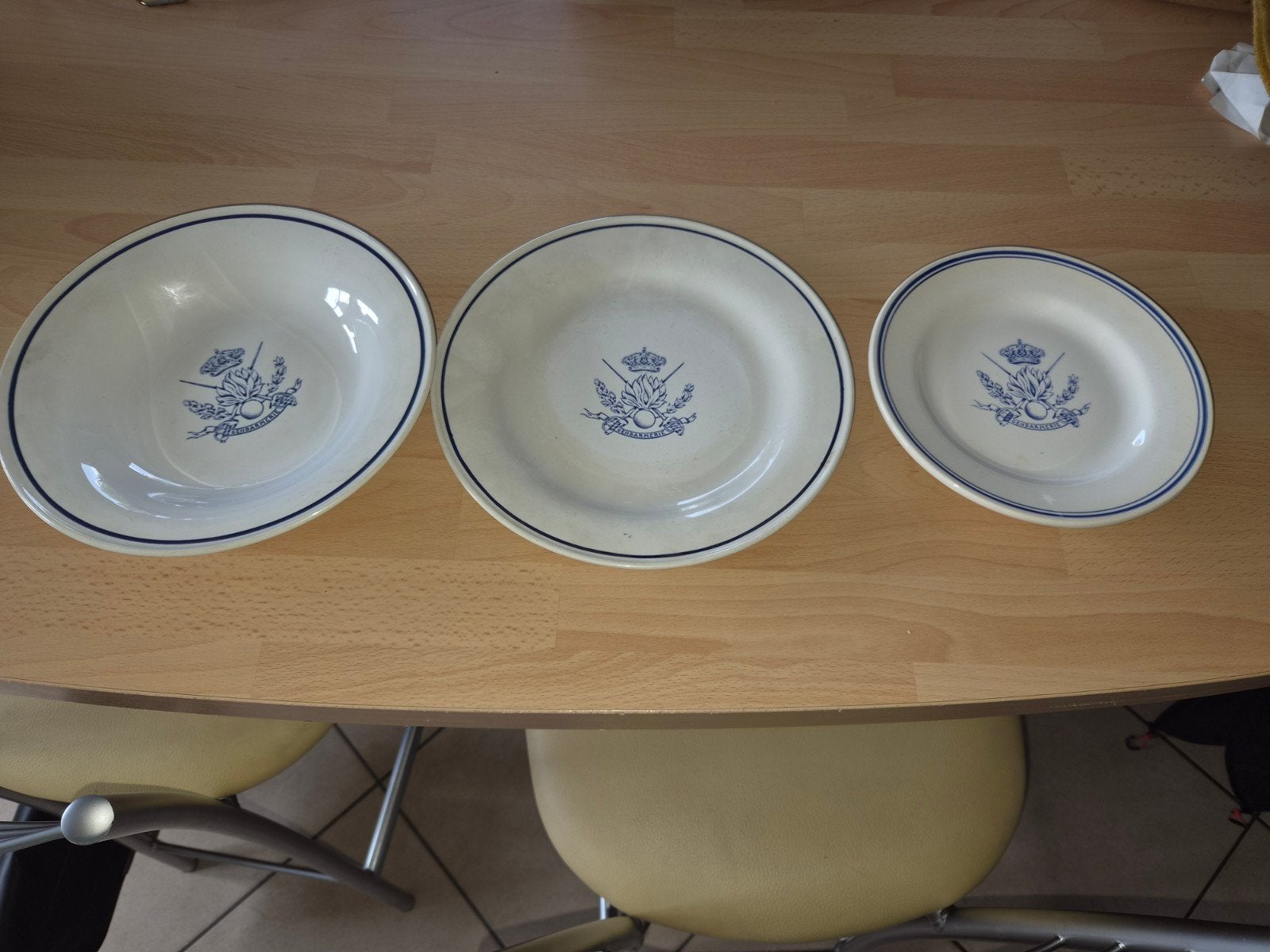 Lot 3 assiettes Gendarmerie Belge / Rijkswacht - Boch La Lou, Collections, Enlèvement ou Envoi, Gendarmerie