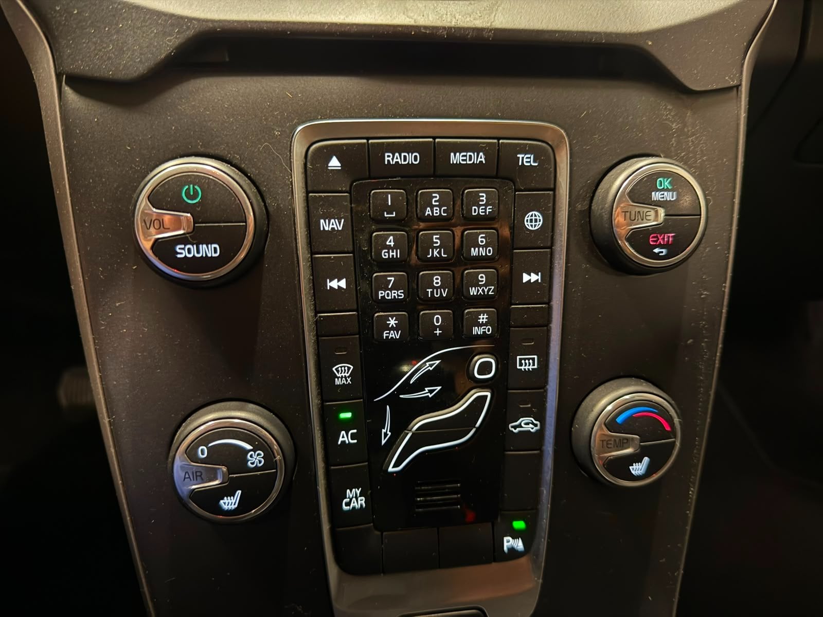 Volvo V40, Auto's, Voorwielaandrijving, Monovolume, Euro 6, https://public.car-pass.be/vhr/086e5ecc-d637-4567-aa83-c495990035a7