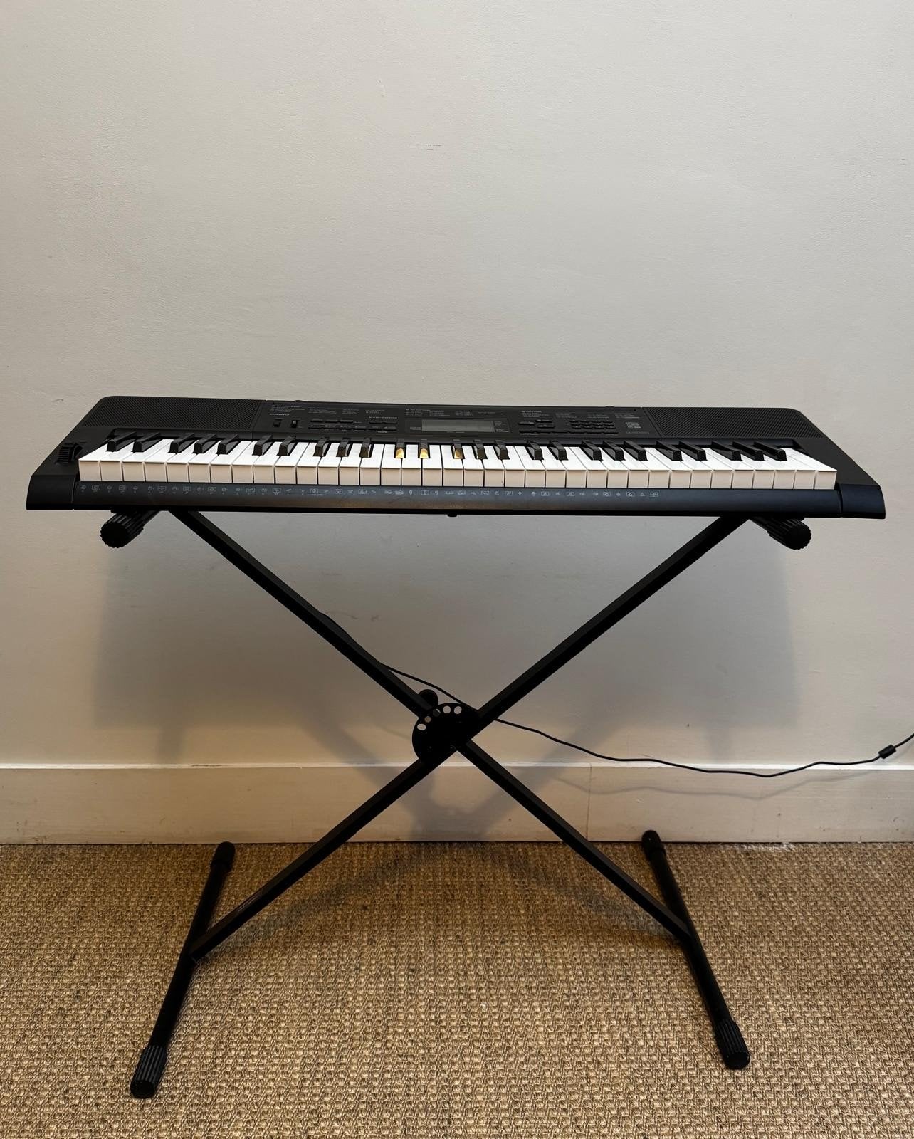 Keyboard Casio CTK-3200, Muziek en Instrumenten, Ophalen, Zo goed als nieuw, Casio, Met standaard