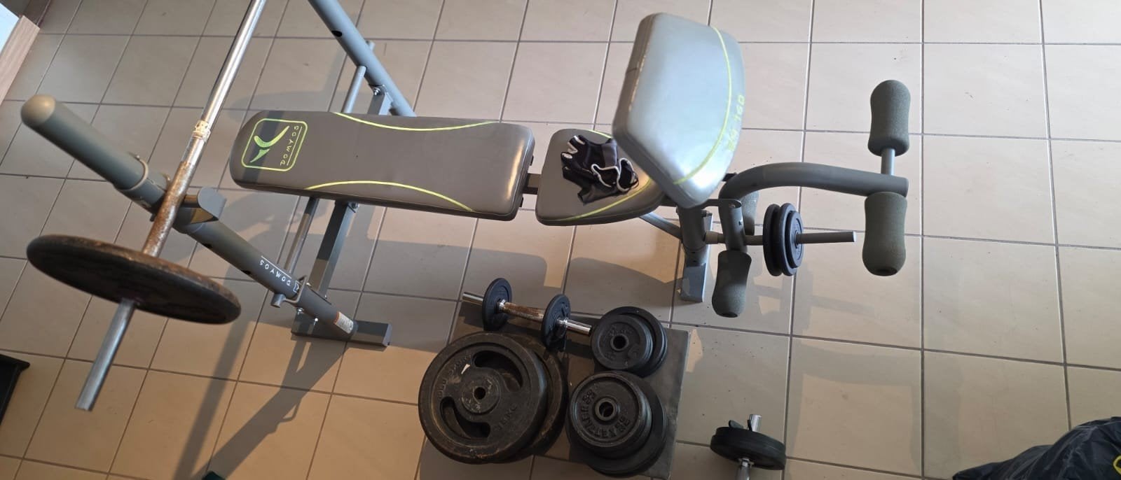 Banc de musculation Domyos BM 160 + barre, haltères et poids, Sports & Fitness, Jambes