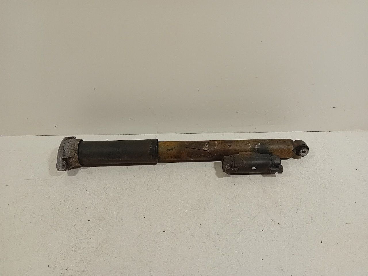 Schokbreker rechts achter Mercedes-Benz C-Klasse, Onderdelen@venauto.nl, Van der Ven Autorecycling B.V., Gebruikt, Ettenseweg 76, 4706 PB Roosendaal, The Netherlands