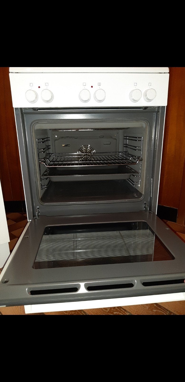 Cuisiniere mixte 3 becs gaz et une plaque électrique.  BOSCH, Ophalen, Nieuw, Elektrisch