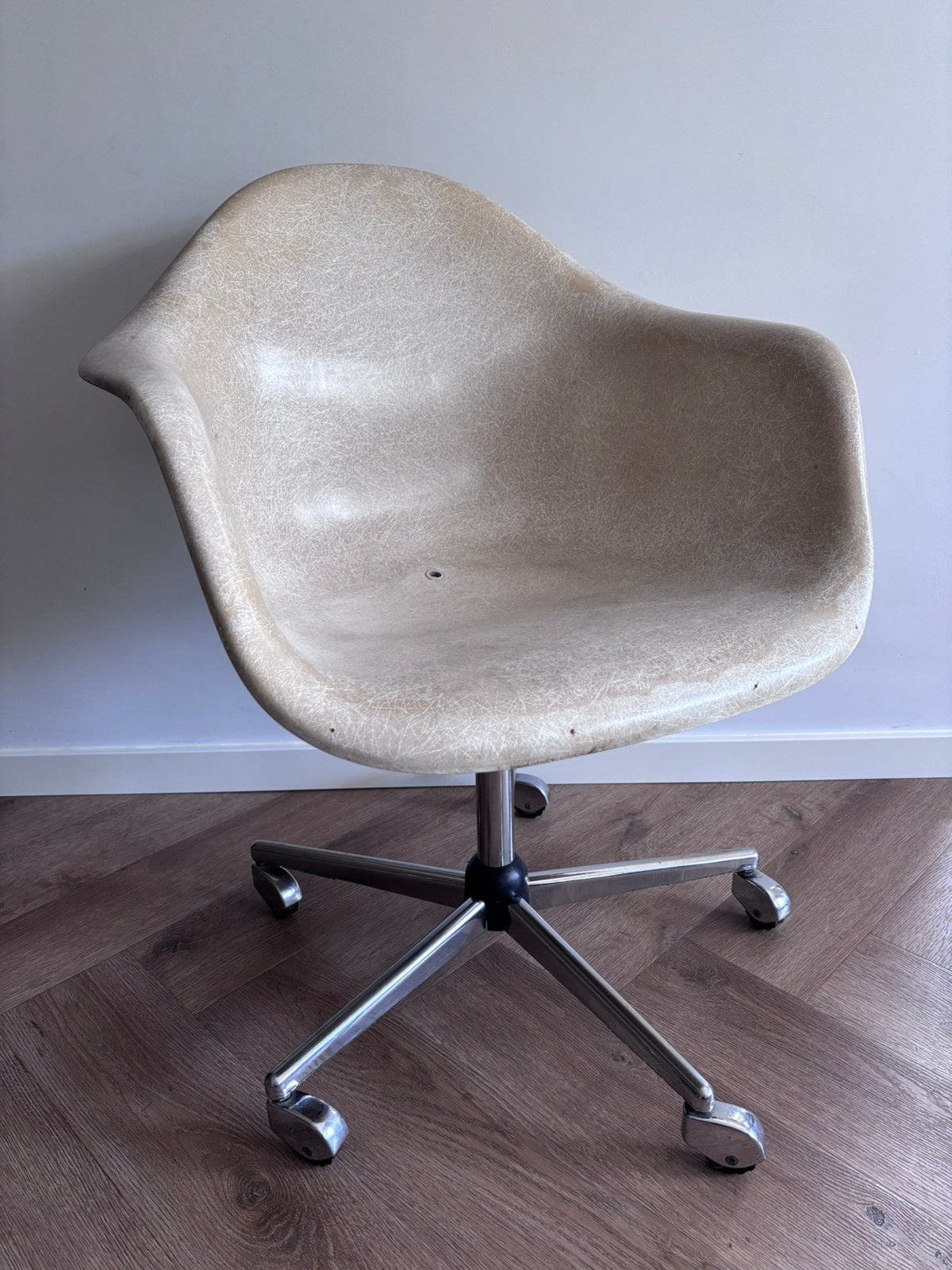 Charles Ray Eames Fiberglass bureau stoel Herman Miller 1960, Maison & Meubles, Enlèvement, Comme neuf